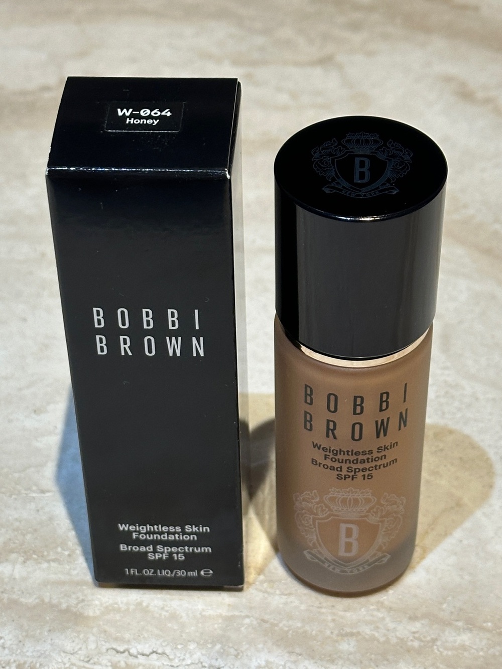 Bobbi Brown Weightless Skin Oil-Controlling Foundation - Honey (W-064)